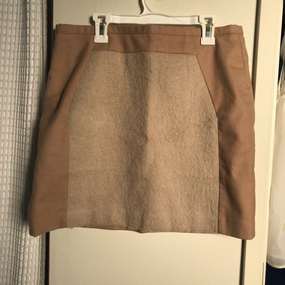 Tan Banana Republic skirt, size woman’s small